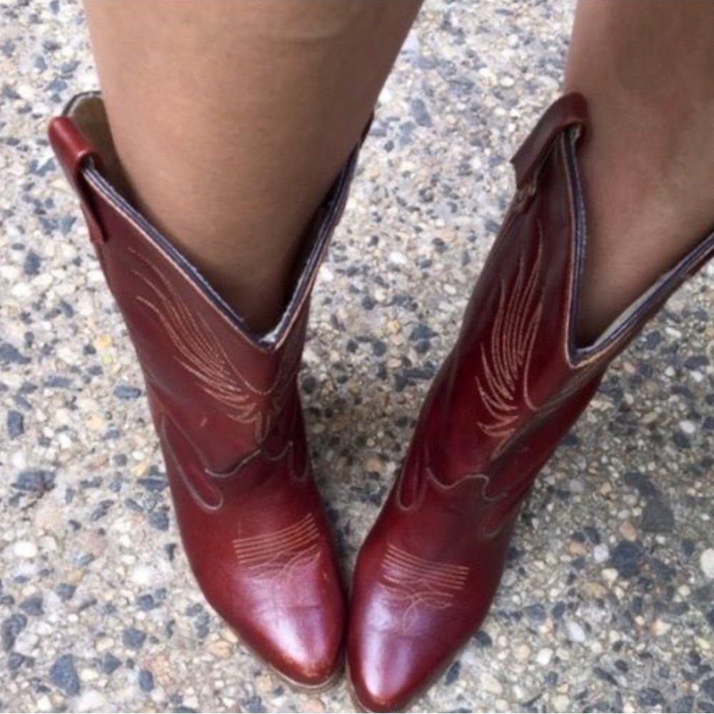 🤩🤩 Vintage Bordeaux Cowboy Boots